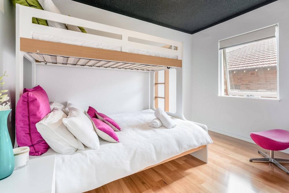 Renovated Retro Apartment Near Harbour Front Walks - Tap to explore photos