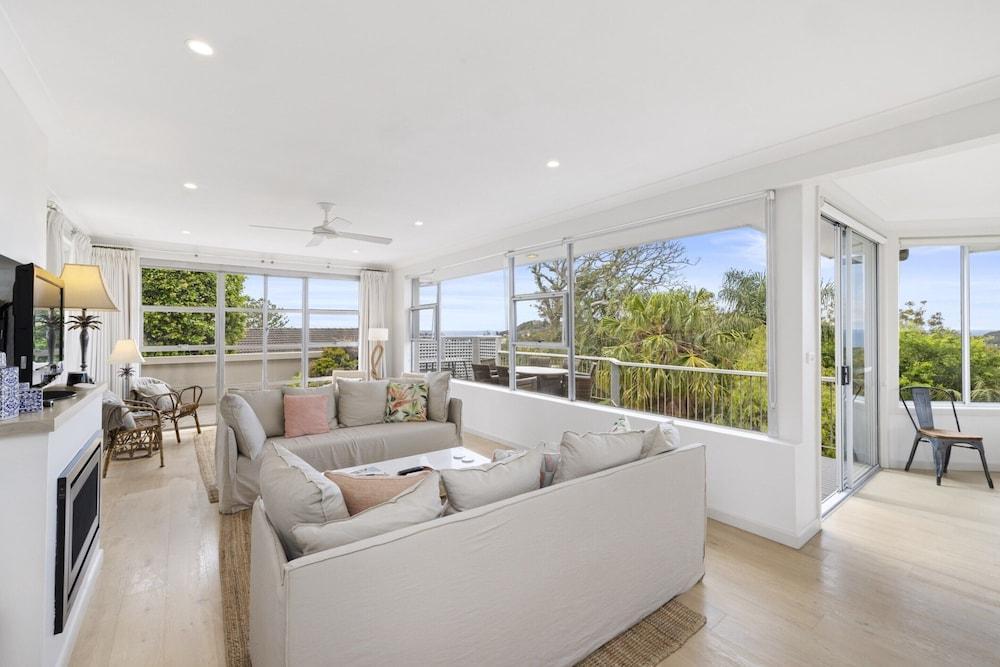 Spacious 5-bed Beach House With Ocean View - Tap to explore photos