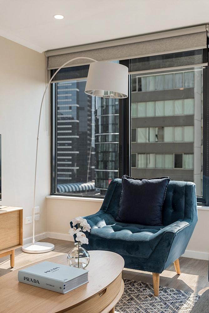 Stylish Arts Precinct Unit With Fabulous Views - Tap to explore photos