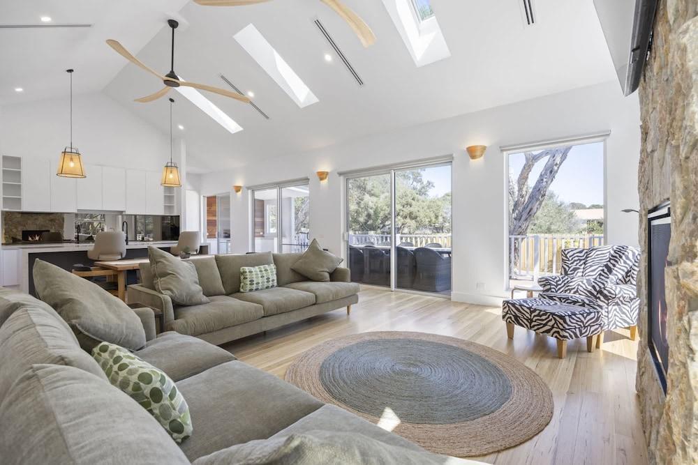 Saltwood Coastal Hamptons Luxe With Pool - Tap to explore photos