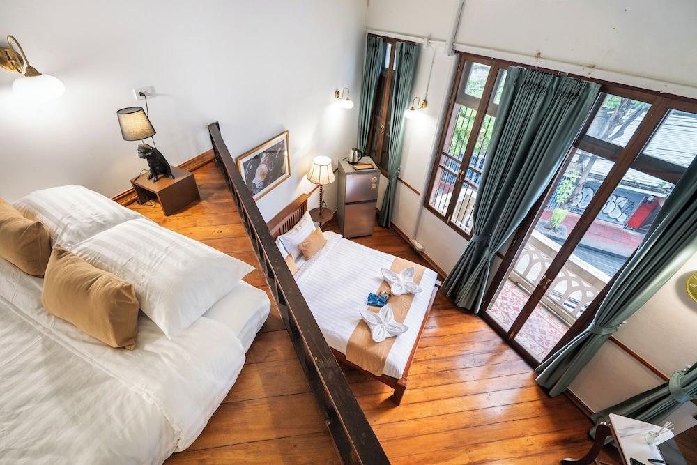 Arun Sa Wad - 103 Nana Room Type - Superior Quadruple Room, 2 Queen Beds, Balcony, City View Arun Sa Wad - 103 Nana Room Type - Superior Quadruple Room, 2 Queen Beds, Balcony, City View