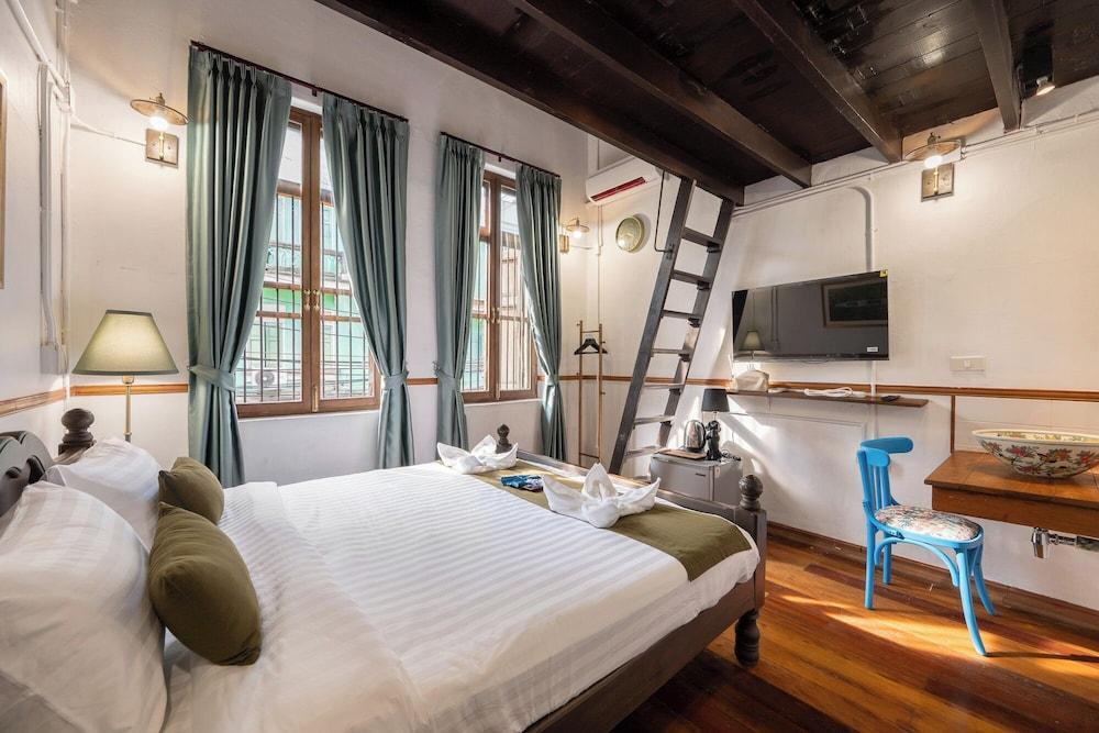 Arun Sa Wad - 103 Nana Room Type - Family Quadruple Room, 2 Queen Beds, Non Smoking, Air conditioning Arun Sa Wad - 103 Nana Room Type - Family Quadruple Room, 2 Queen Beds, Non Smoking, Air conditioning