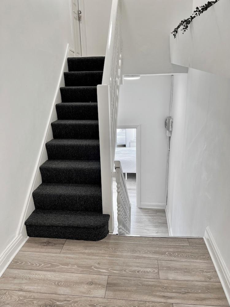 New House 5 rooms 3 bath - Tap to explore photos