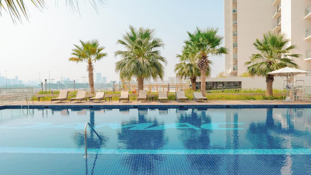 KeyRock Living - Premium Apt with Pool - Tap to explore photos