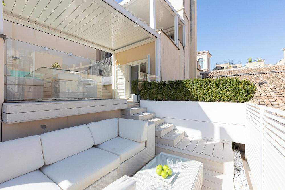 Amazing 3 Penthouse Piazza Venezia Room Type - Luxury Apartment, City View Amazing 3 Penthouse Piazza Venezia Room Type - Luxury Apartment, City View