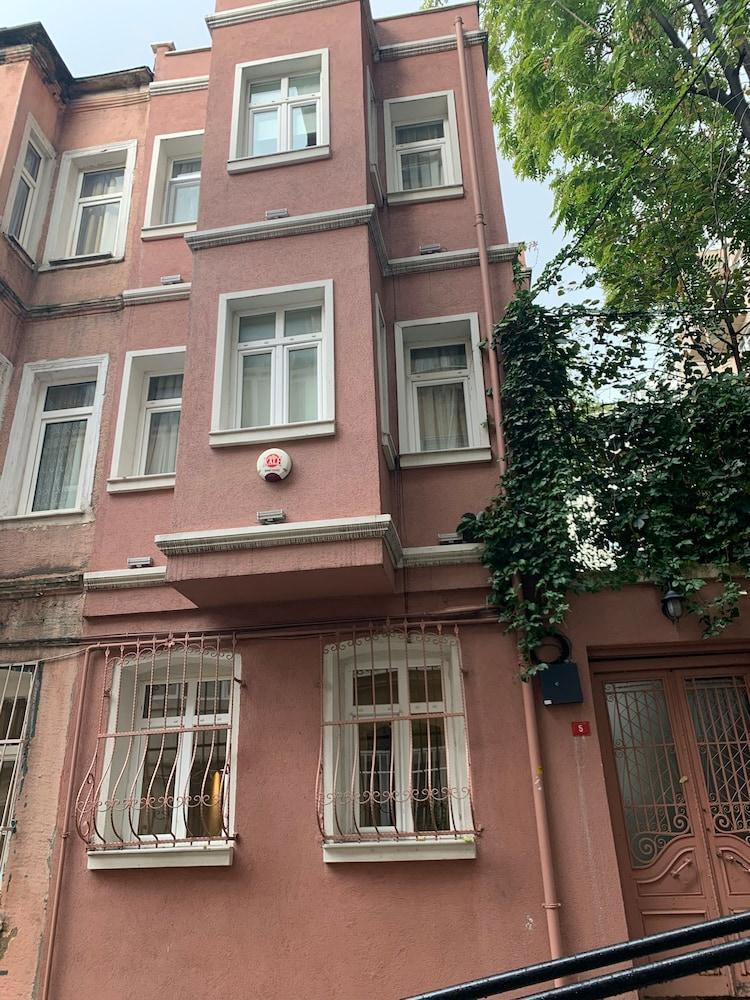 Galata Port Flats Chakra 2