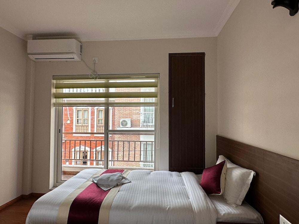 Hotel Sohum Room Type - Family Room, Multiple Beds, Balcony, City View