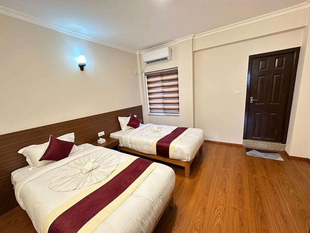 Hotel Sohum Room Type - Standard Twin Room, Balcony, City View