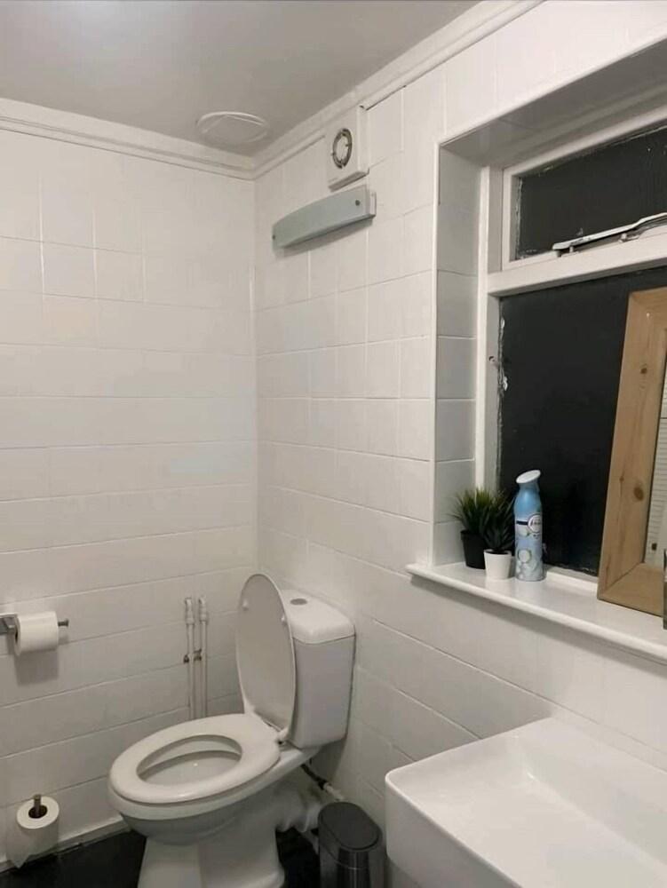SUPERB SNUG studio sleeps 2 south london - Tap to explore photos