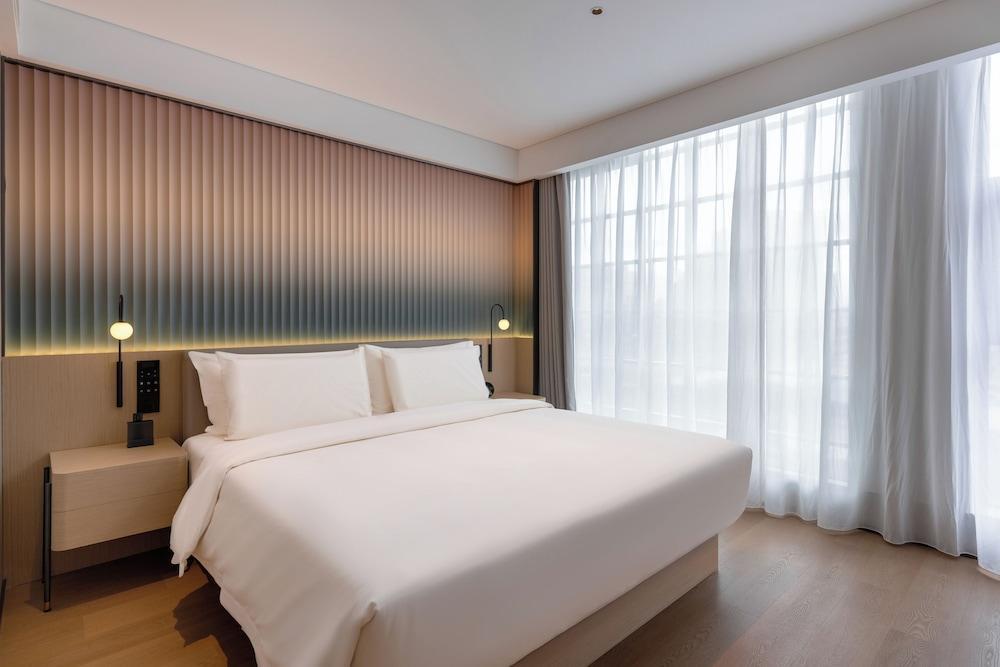 CYBO Station SSAW Hotel Hualin Temple Subway Station ShangxiajiuPedestrian Street Guangzhou Room Type - Classic Single Room, City View CYBO Station SSAW Hotel Hualin Temple Subway Station ShangxiajiuPedestrian Street Guangzhou Room Type - Classic Single Room, City View
