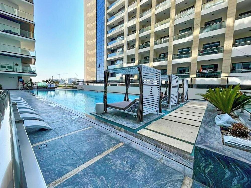 Bloomfields Stylish 1Br Binghatti Creek - Tap to explore photos