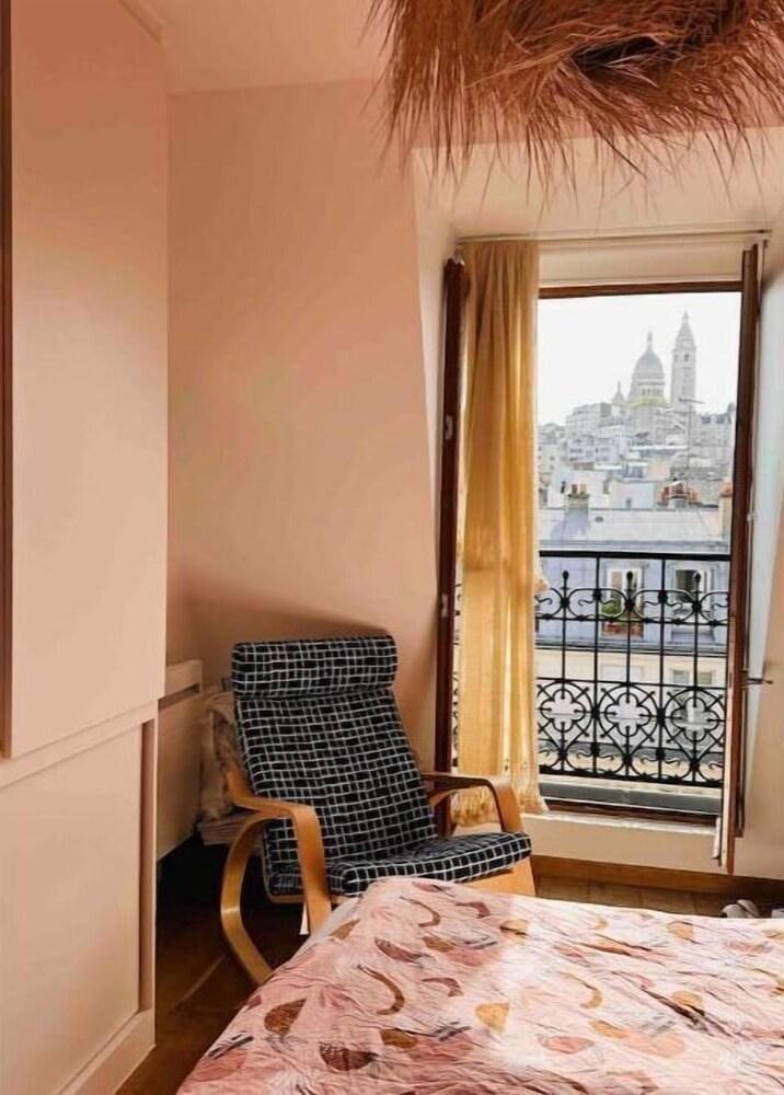 Duplex vue Sacré Cœur 110m2 Avec Balcon de 9m - Tap to explore photos
