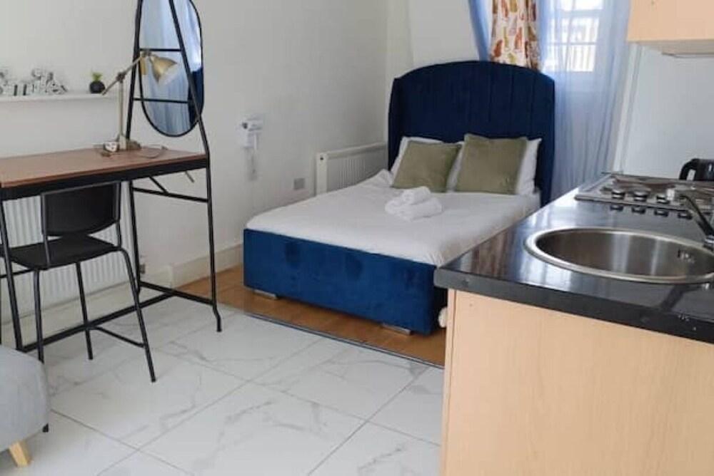 Studio Flat 8 – Peaceful Oasis in Camden Parkway
