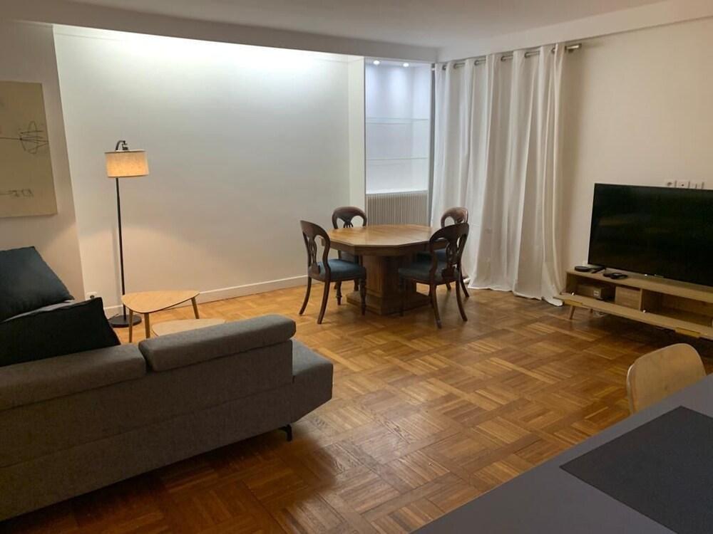 Paris 16 Spacious and bright 4 bedroom - Tap to explore photos