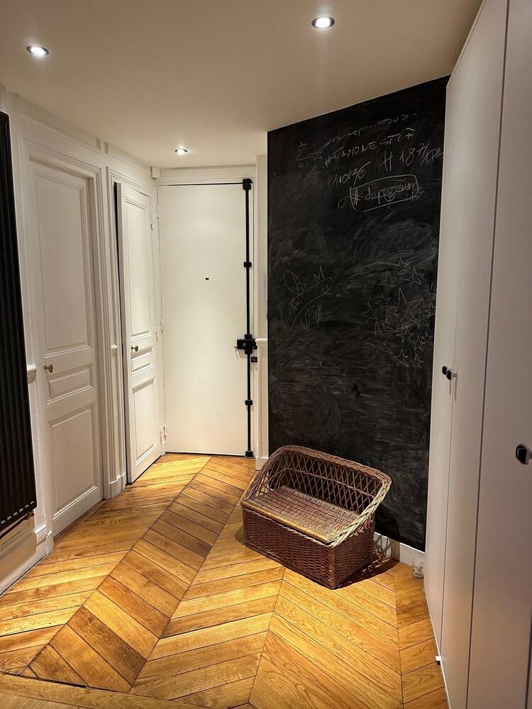 Haussmanian Duplex, 140m2, Paris 17th, 5th Floor With Elevator, Levis Market - Tap to explore photos