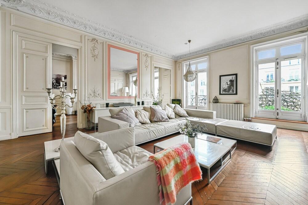 Luxury 300sqm, 4BR, 3 Baths, A/C near Louvre - Tap to explore photos