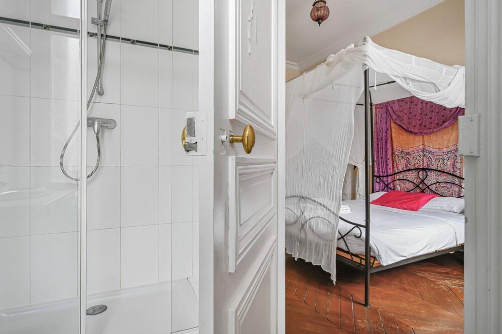 Luxury 300sqm, 4BR, 3 Baths, A/C near Louvre