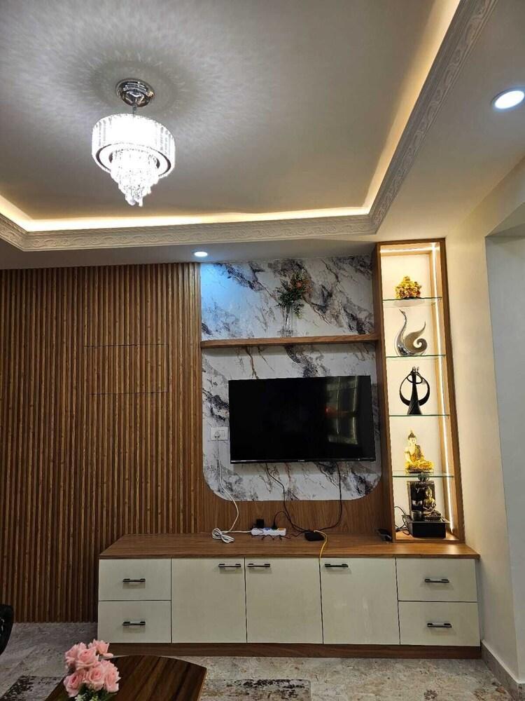Non A/C 2 BHK Apartment at 8th Floor - Tap to explore photos