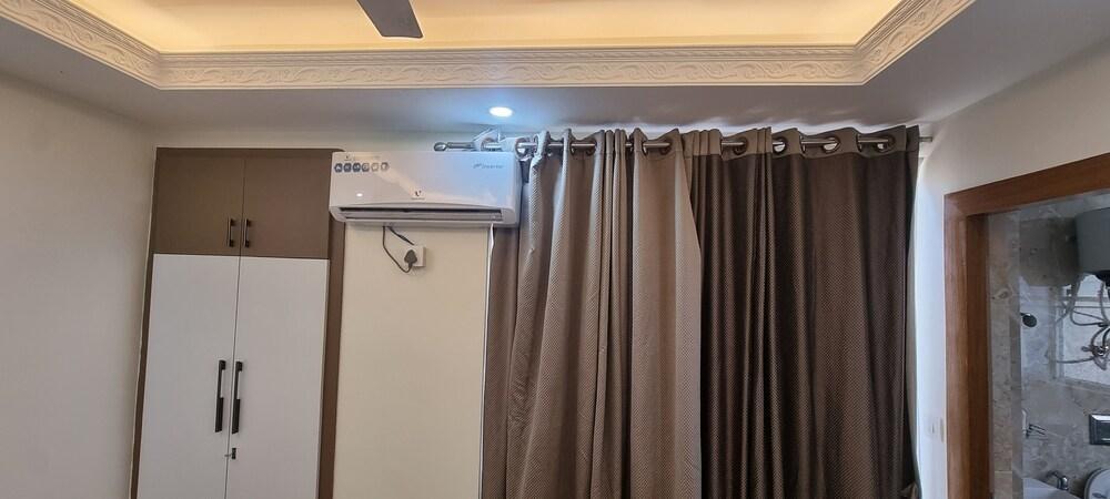 Non A/C 2 BHK Apartment at 8th Floor