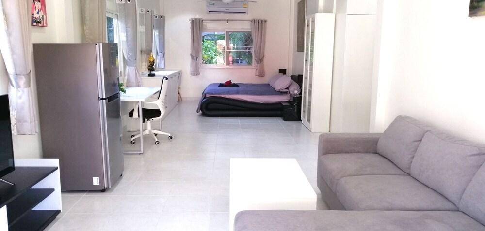 Villa private pool, pool table, dartboard, games. Quick access to walking street - Tap to explore photos