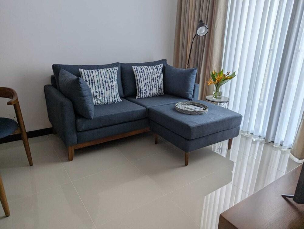 Colombo Lights - One bed apartment with panoramic views - Tap to explore photos