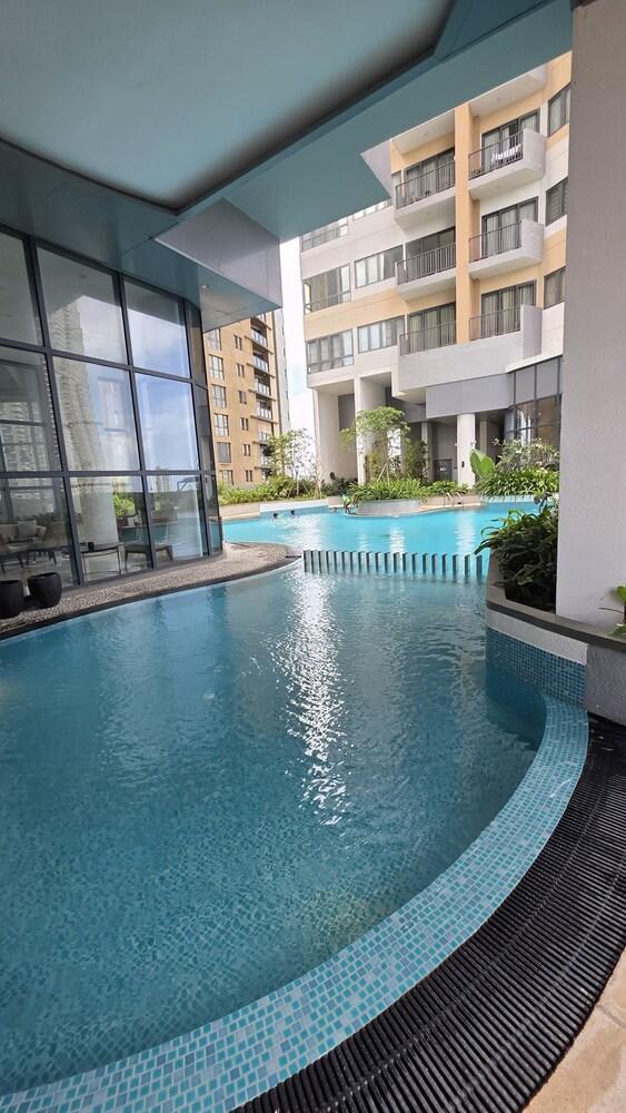 Colombo Lights - One bed apartment with panoramic views - Tap to explore photos