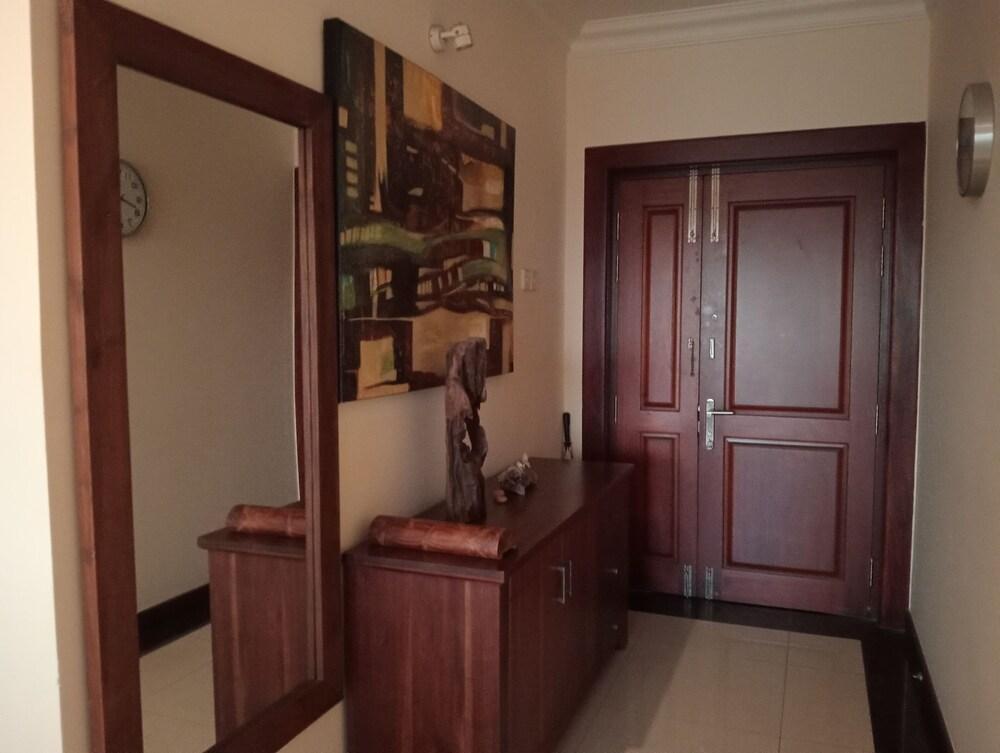 Luxurious 180m² Colombo 8 Apartment | Secure, Spacious & Stylish Living