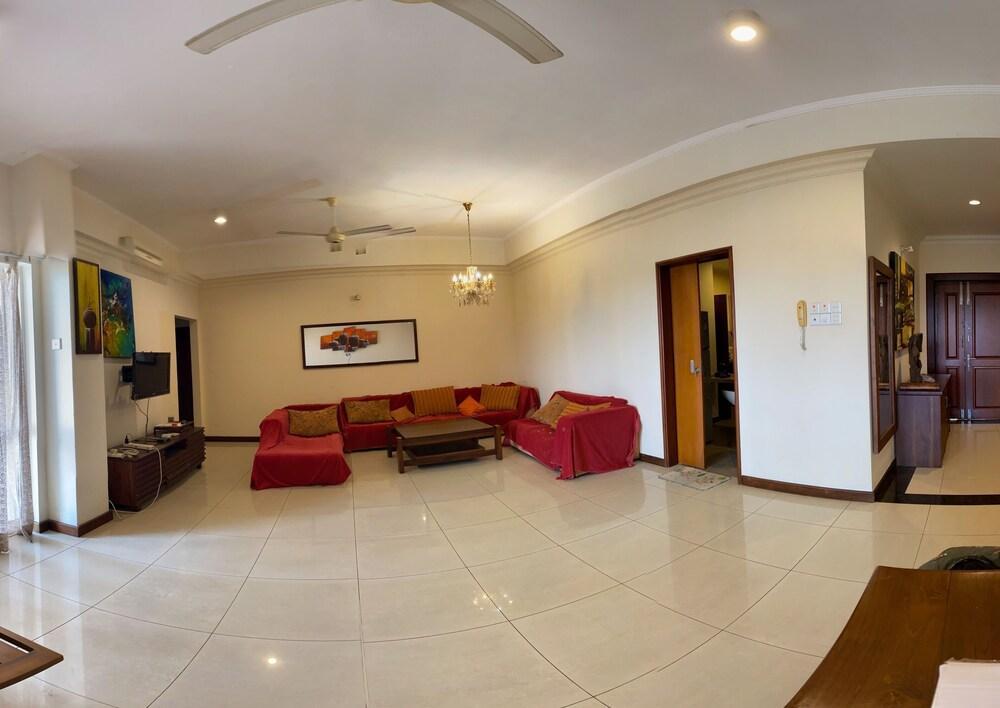 Luxurious 180m² Colombo 8 Apartment | Secure, Spacious & Stylish Living - Tap to explore photos