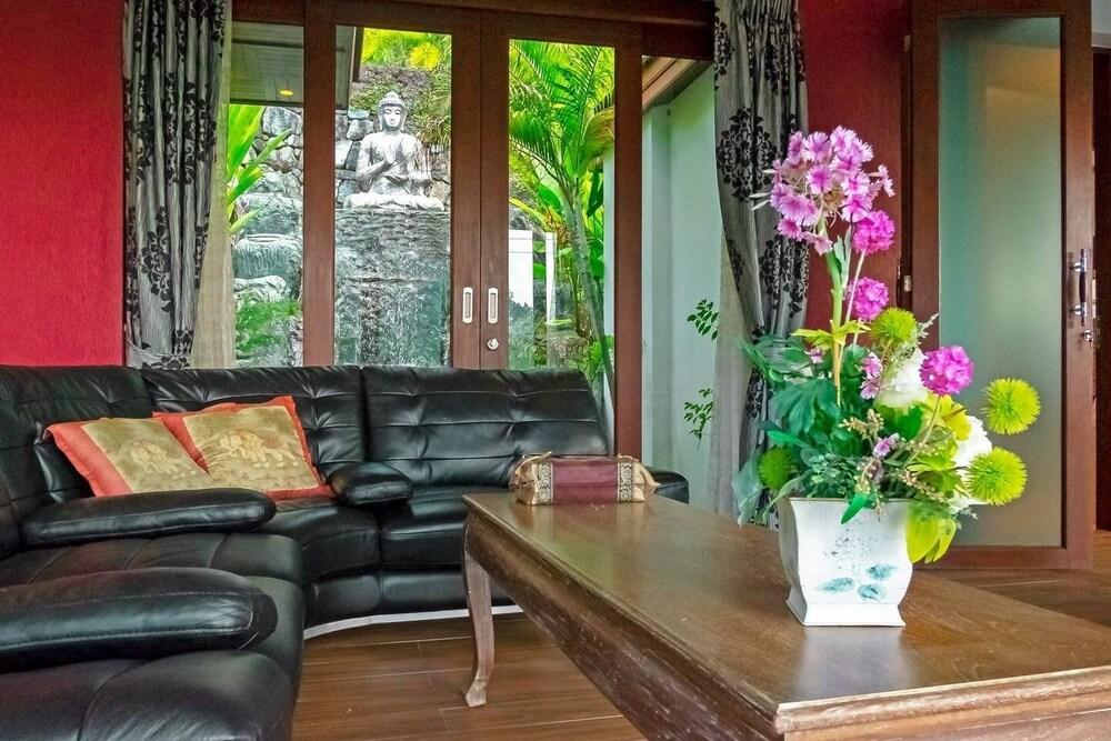 THAI Style Private Hill Top Villa with Infinitypool, OceanView and King-bed - Tap to explore photos