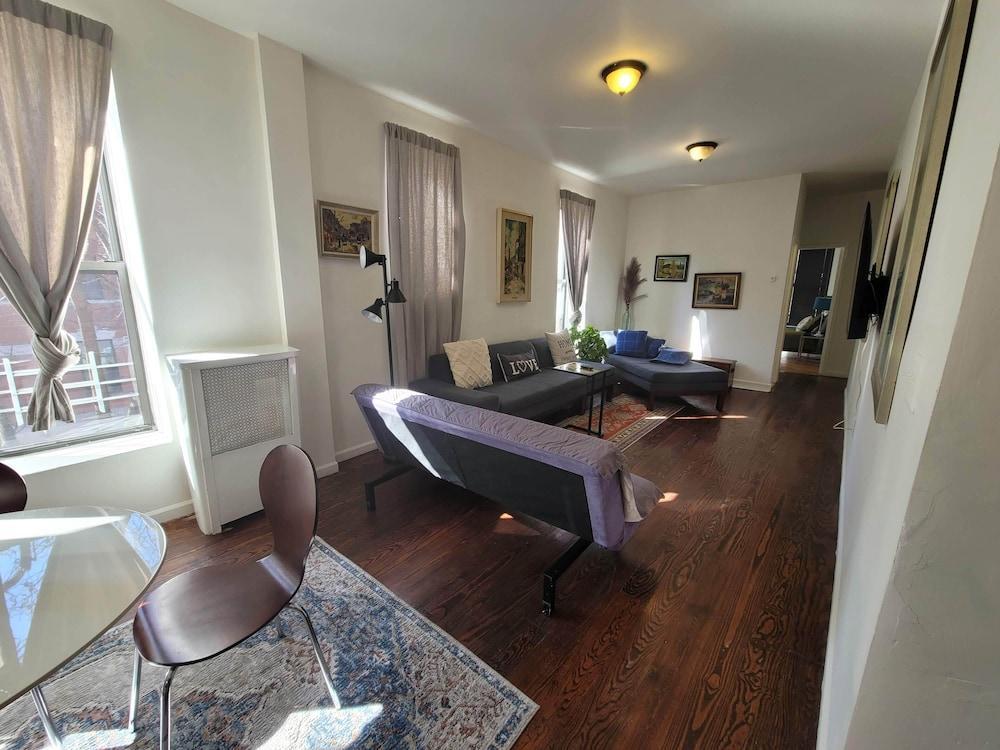Elegant Spacious 3 Bedrooms in Upper Manhattan - Tap to explore photos