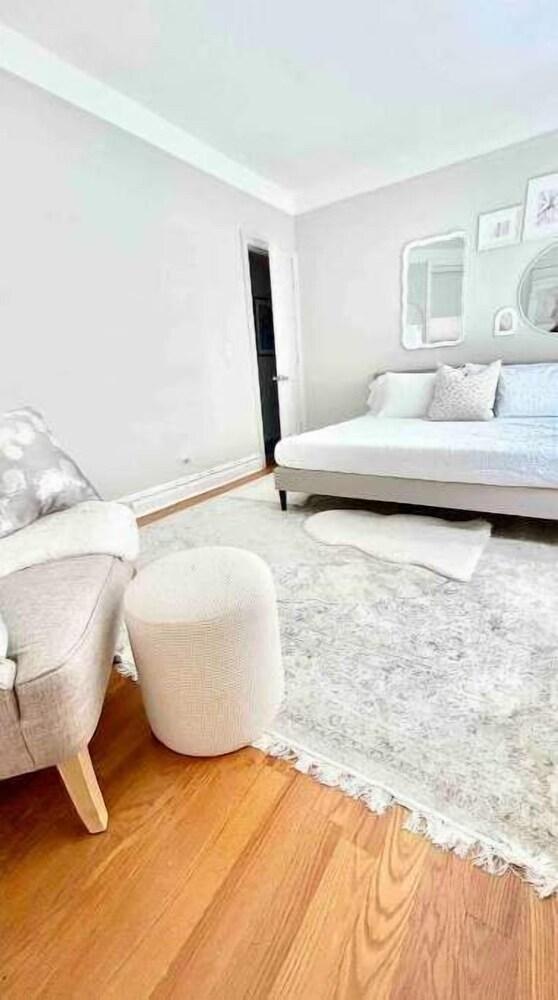 Spacious Elegant Oasis! Manhattan! 3 Bedrooms - Tap to explore photos