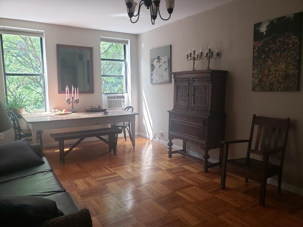Unique spacious apartment in Manhattan, 2 bedrooms - Tap to explore photos