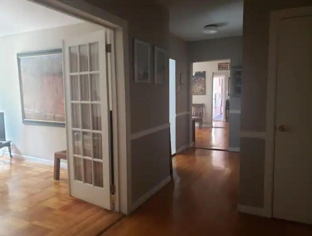 Unique spacious apartment in Manhattan, 2 bedrooms