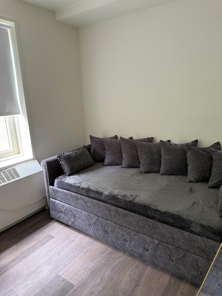 Healthcare workers dream Lower east side Manhattan 1-bd available shared apt - Tap to explore photos