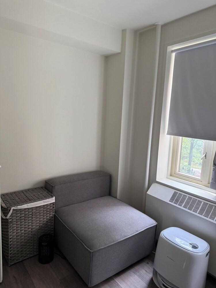 Healthcare workers dream Lower east side Manhattan 1-bd available shared apt - Tap to explore photos