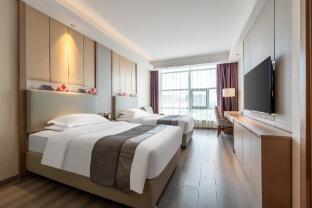 Baiman Hotel (Shanghai Hongqiao Railway Station National Exhibition and Convention Center Branch) - Tap to explore photos