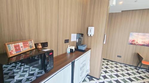 Dayin Youth Hostel -Near French Concession Tianzifang Xintiandi -Social Area -Bar -Cafe -Free Laundr - Tap to explore photos
