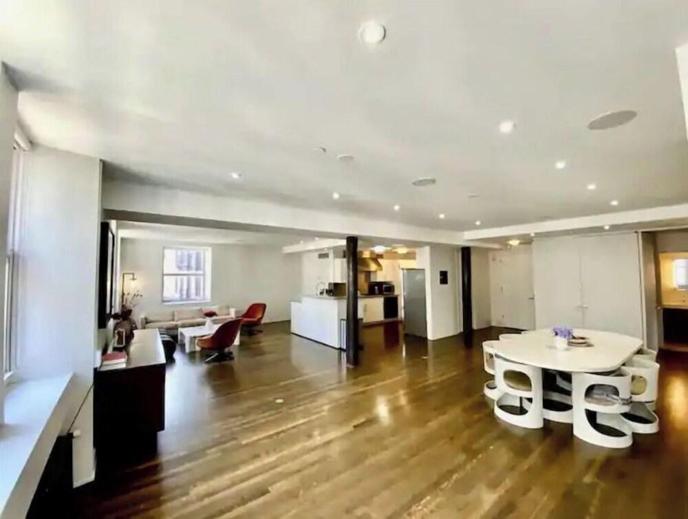 SoHo Magnificent 3 Bedroom Apartment - Tap to explore photos