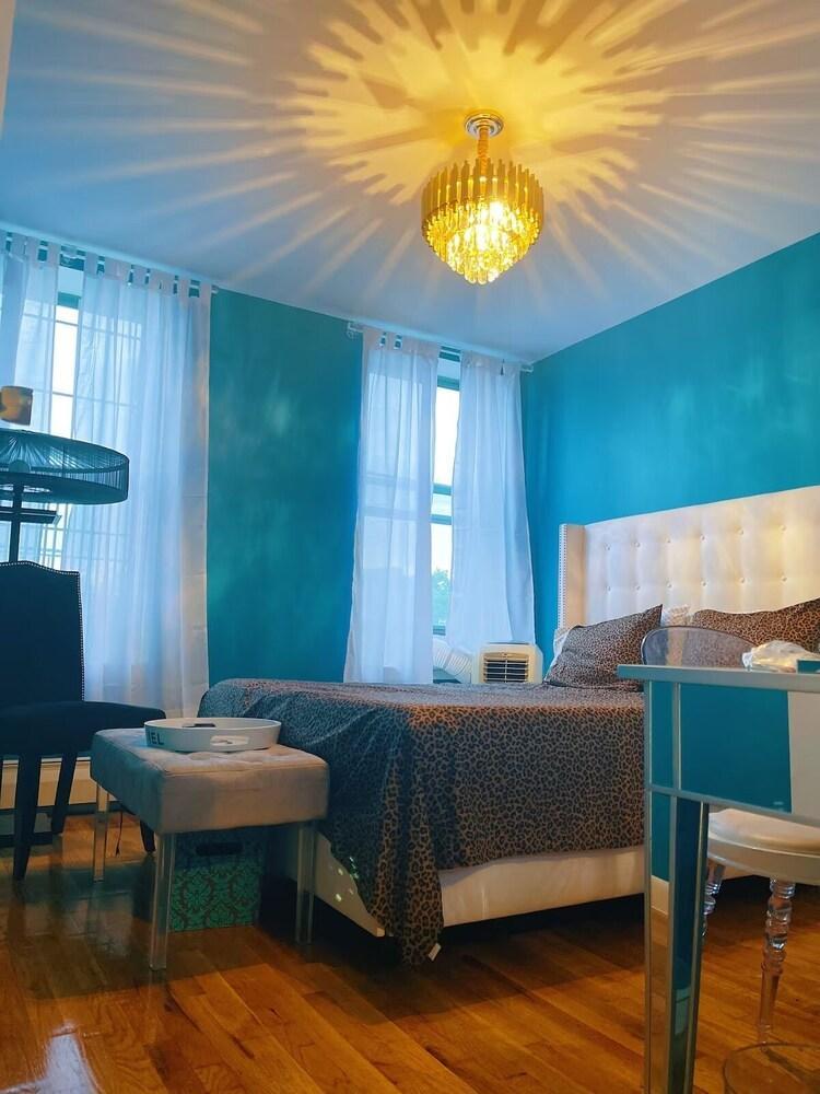 Charming 2 Bedroom Harlem Apartment - Tap to explore photos