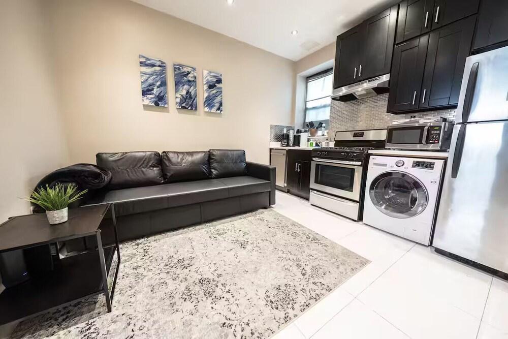 Charming 2BR apt w/washer on Central Park West