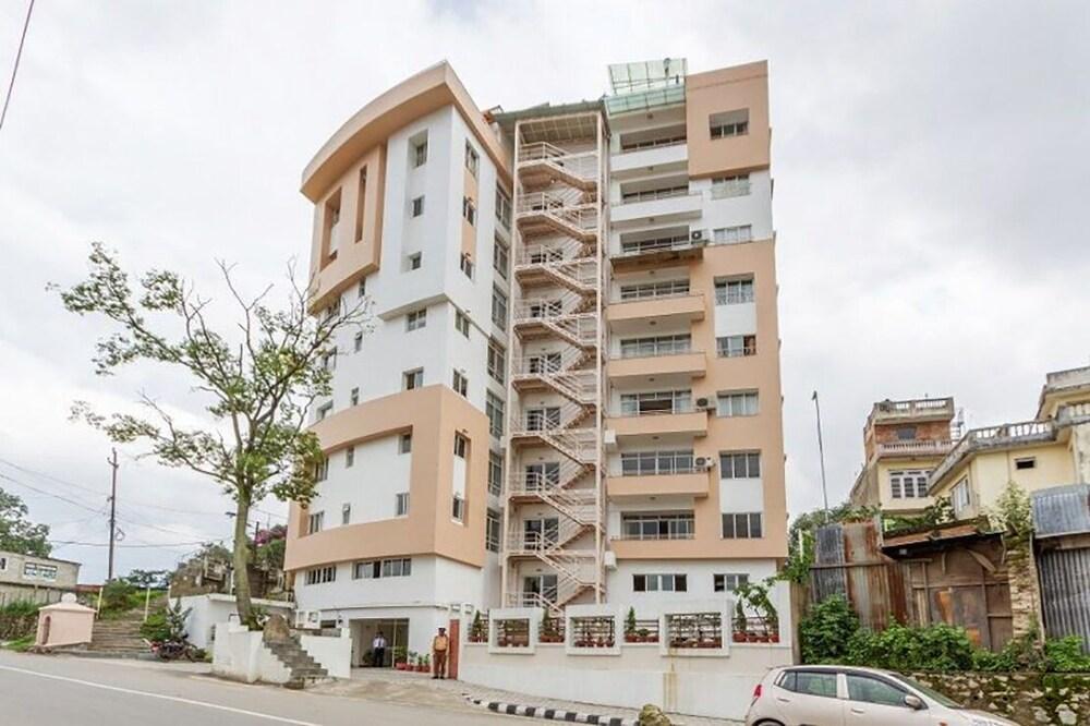 Retreat Serviced Apartment 2000 sqft Luxury 3BHK