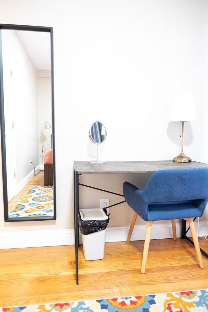 Spacious 3BR Apartment - 2 Blocks to Central Park