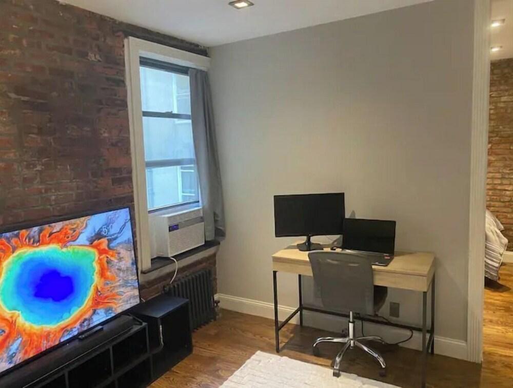 Cozy, 2-bed, 2 bath apartment - Tap to explore photos
