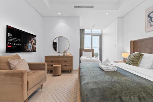 Luxury Stay with Burj Khalifa Views & Infinity Pool - Tap to explore photos