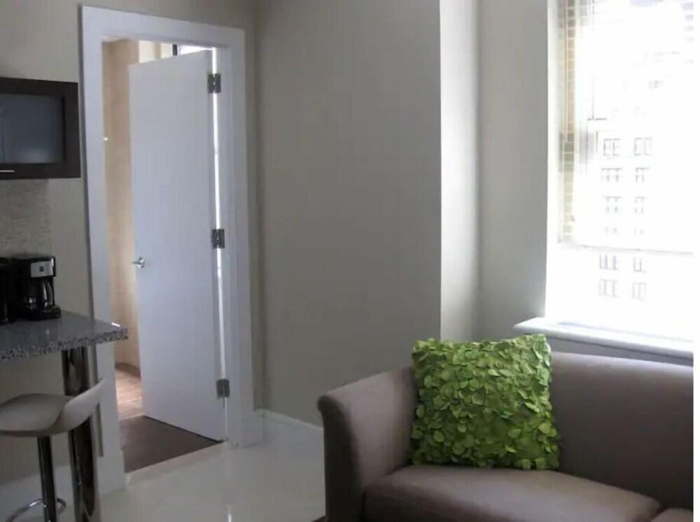 Private 1-bedroom Suite in the Lombardy Hotel