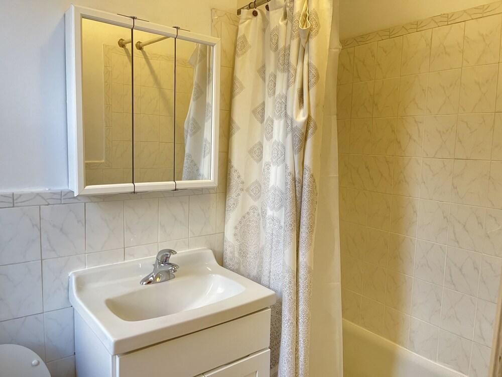 One Bedroom Apartment In Manhattan