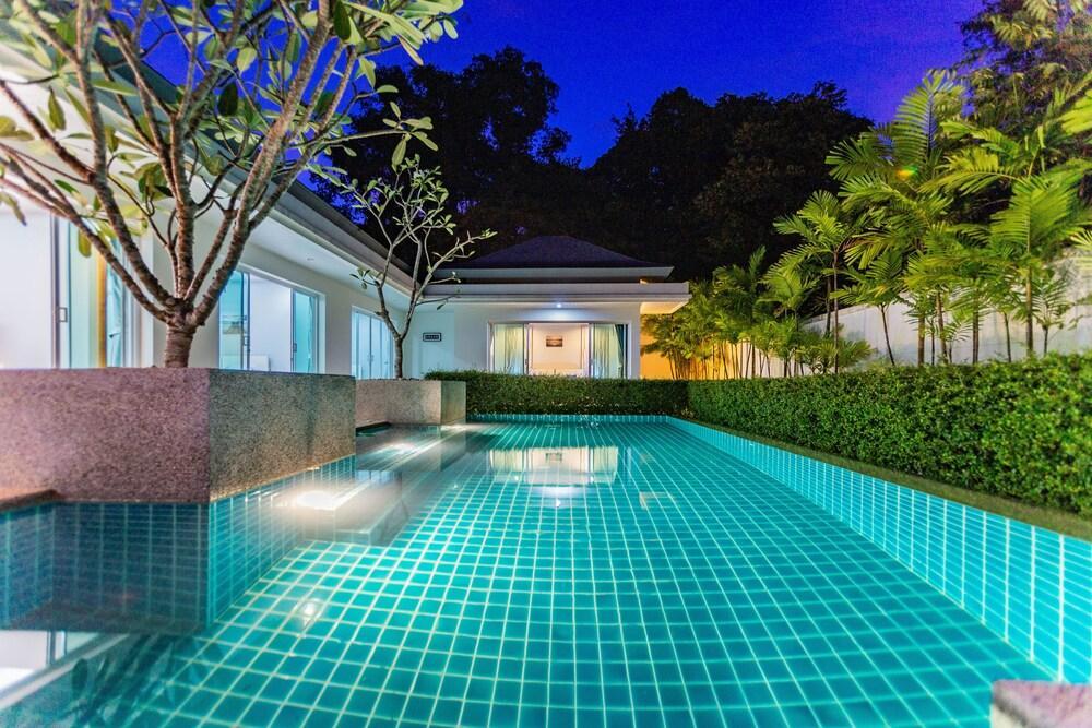 Magnificent Villa with 3 Bedrooms and Pool! - Tap to explore photos