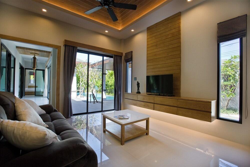 Stunning New Villa with 3 Bedrooms and Pool! - Tap to explore photos