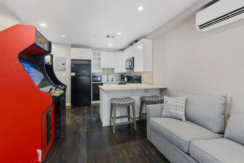Renovated Harlem Gameroom Theme