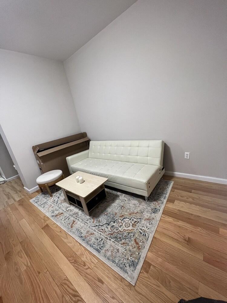 Room next to SOHO! - Tap to explore photos